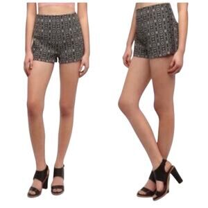 Ecote urban outfitters Womens black/white Aztec shorts size 0